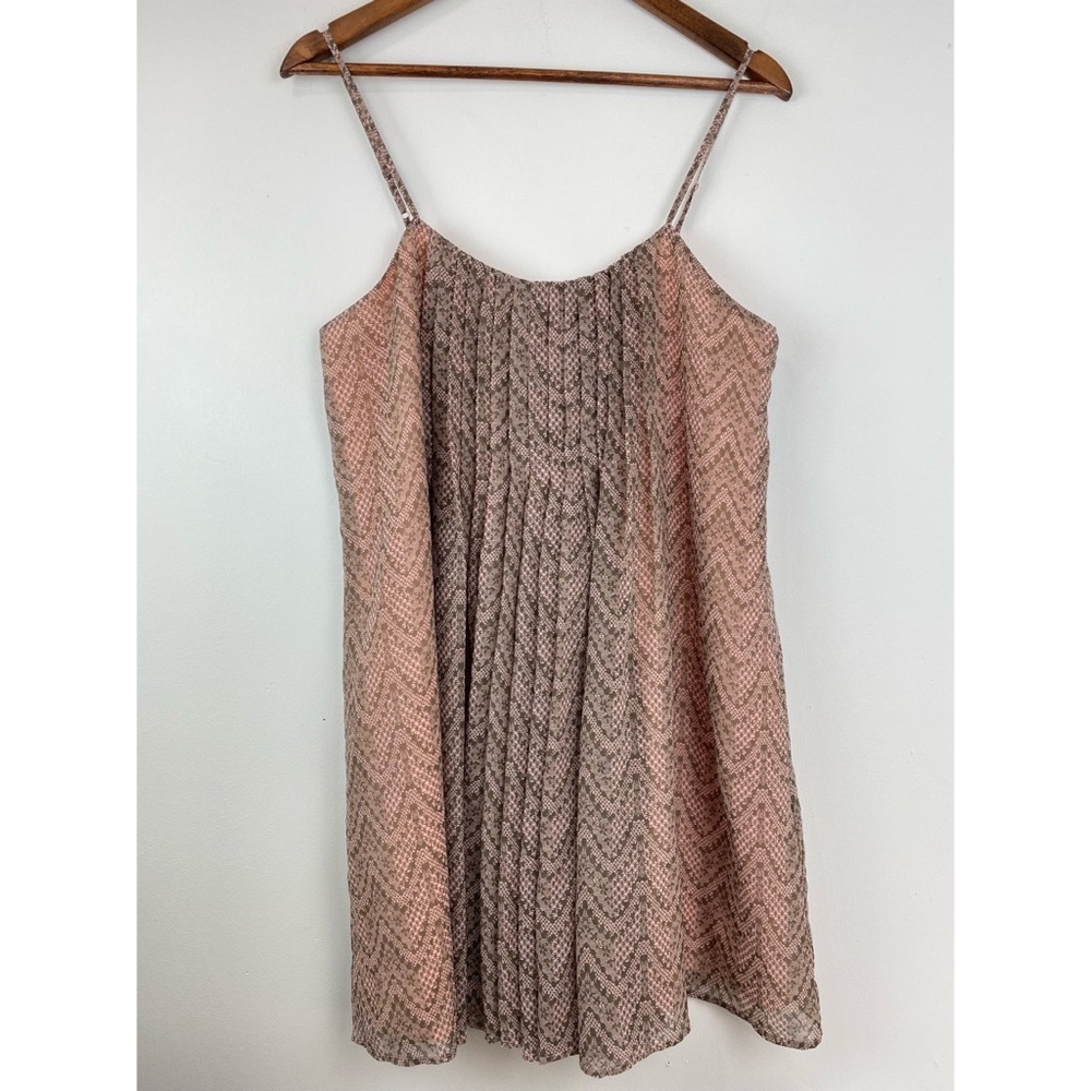 Victoria’s Secret size Small Women’s Pink Gray Floral Chevron Pleated Dress